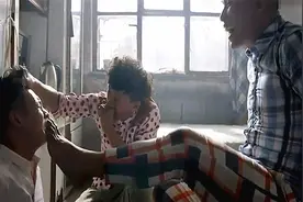 文松十大爆笑集锦，文松被关在小黑屋闻臭脚，他的表情笑死我了！视频封面