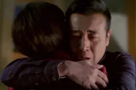 刑警队长：刑警的真挚酒话，夫妻两人哭得一塌糊涂，既暖心又伤心视频封面