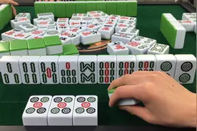 麻将：见识一下什么叫手法，随便学一个都不得了，速来了解一下视频封面