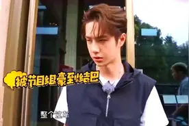 面对女粉丝的疯狂示爱，王一博直言：我帅还用你说！太搞笑视频封面