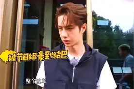 面对女粉丝的疯狂示爱，王一博直言：我帅还用你说！太搞笑视频封面