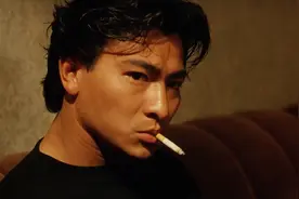 天若有情：华仔撩妹的特写镜头，尤其窗口抽烟，真是超级经典啊！视频封面