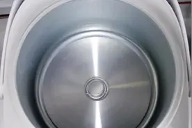 电饭煲加热盘难清理？只需用这擦一擦，一年省下不少冤枉钱！实用