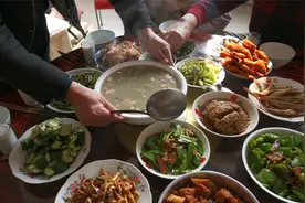 天津农村人过大年，全家上阵做30道菜，做美食，贴春联，过年真好视频封面