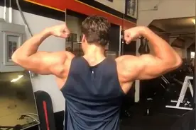 看看施瓦辛格的儿子这身肌肉练的如何！视频封面