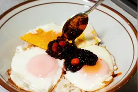 30s老干妈韭菜拌饭！完了，我简直就是个厨房小天才！