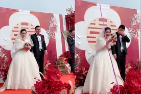 婚礼现场新郎掩面哭泣，新娘在一旁开怀大笑，网友：你把他怎么了视频封面