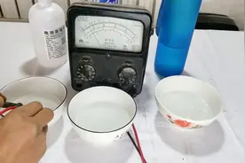 都说纯净水不导电？小伙用三种不同水质通电试验，结果却有些意外视频封面