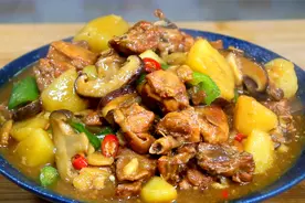 饭店的黄焖鸡好吃，酱和焖是关键，学会这样做，味道正宗不输饭店视频封面