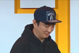 王思聪大手笔酒吧跨年，一晚上消费数百万，却向美女要烟抽视频封面