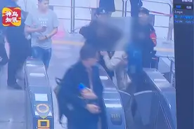 民告警！“闯”安检被拘15天 女子向法院提告视频封面