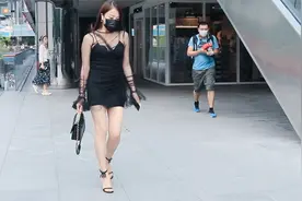 夏日穿衣风格随心取舍，凉爽一夏轻便单品助你秀出好身材视频封面