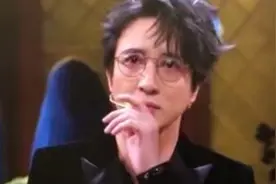 “心酸经历”薛之谦：狠拒富婆“包养”遭雪藏，怒揭黑幕赌上前程视频封面