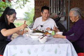 老公下班回家帮忙干活，燕子做了一盆毛血旺，麻辣鲜香又好吃视频封面