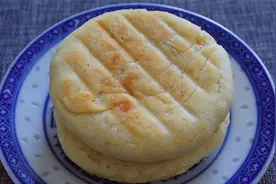 发面油酥烧饼这样做，外皮酥脆内里蓬松，方法窍门全在这里视频封面