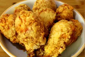 外面卖的炸鸡腿为啥那么好吃？大厨教你技巧，外酥里嫩，又香又辣