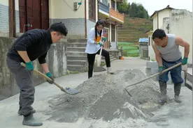 自己动手拌混泥土，从白天干活到天黑，又省了1000块钱工价视频封面