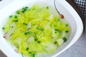这才是水煮白菜心的简单做法，配上小葱，很美味视频封面