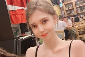 德国女孩Chloe写真视频封面