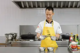 食用“鸡精味精”对身体有害？厨师长解答其区别及正确使用方法