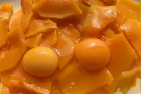 1块南瓜，2个鸡蛋，用电饭锅做南瓜馒头，比面包松软，比包子还香