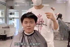 国字脸男生，两侧头发翘出来显得很邋遢，改完发型后秒变阳光型男