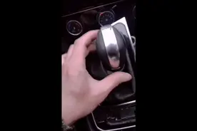 大众迈腾变速箱挂档手球如何拆卸