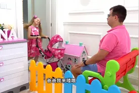 小女孩抢走了哥哥的玩具,爸爸会怎么做呢！视频封面