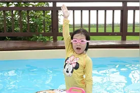 宝蓝玩惊喜玩具乐高！乘坐乐高火车去很多地方旅行， 太好玩了！