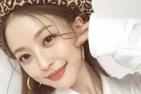 她是娱乐圈的女神，也是第一个公开得艾滋病的女星，男友至今成谜视频封面