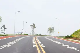 跑高速，遇到这种“鱼骨线”可要小心了，老司机：再说一次，记好视频封面