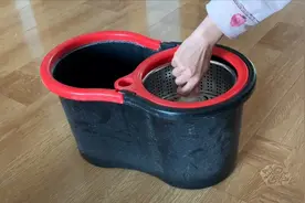 拖把甩干桶不爱转了？别急着买新的，看看是不是这里出了问题视频封面