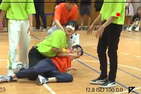 时代少年团，幺儿刘耀文撒娇求队友叫自己哥哥，宋亚轩害羞捂脸视频封面