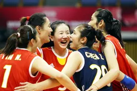 梦幻般的开局！中国女排8-1领先美国女排 重温大奖赛中美第一局视频封面