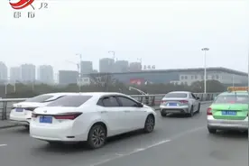 【消费提醒】苹果手机打车更贵？ 是真的！视频封面