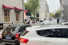 武汉一社区假期后居民无法开车回家 街道办：该社区已规划为景区视频封面