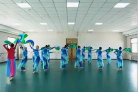北艺中国舞剧目-安徽花鼓灯女子群舞《一条大河》视频封面