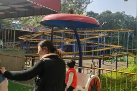 探访西安东郊老牌公园，仍旧是儿童最爱，这些游乐设施你还记得吗