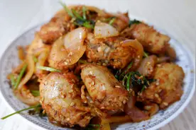 家常版香辣鸡脖，做法简单，鸡脖入味吃着香辣，非常给力的下饭菜