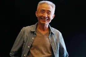 女生问：李白一辈子游山玩水，钱是哪儿来的？教授的回答令她脸红视频封面