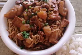 忻州五寨代表性的特色美食—黑肉烩菜！烩菜，代表着家乡的味道