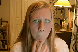 女孩p图成瘾，最后把自己都p走了，惊悚短片！视频封面