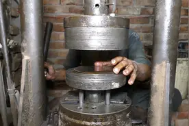巴铁工厂实拍，水壶的制作过程，长见识了视频封面
