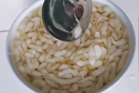 想吃凉虾不用买，一碗面粉做出一盆，清甜爽滑，夏日必备凉品