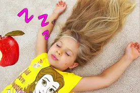 外国小女孩，戴安娜家里来了个老巫婆，竟然把她给弄睡着了！视频封面