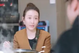 明星谈及初恋，王鸥与前男友吃饭流泪，对方都生了三个孩子视频封面