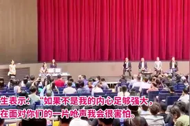 港中大对话会，年轻女孩在密集辱骂声中用普通话表达观点
