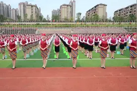 万名空姐表演手语操《爱在蓝天》，场面十分壮观！视频封面