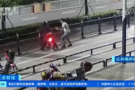 浙江宁波 送餐途中飞身擒贼 外卖小哥被反追 小偷骑上送餐车逃跑视频封面