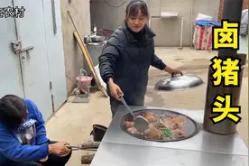 好久没吃卤味了，媳妇买个猪头卤一锅，卤好凉拌几盘吃着真香